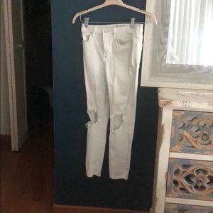 Free people ripped at knee white jeans!